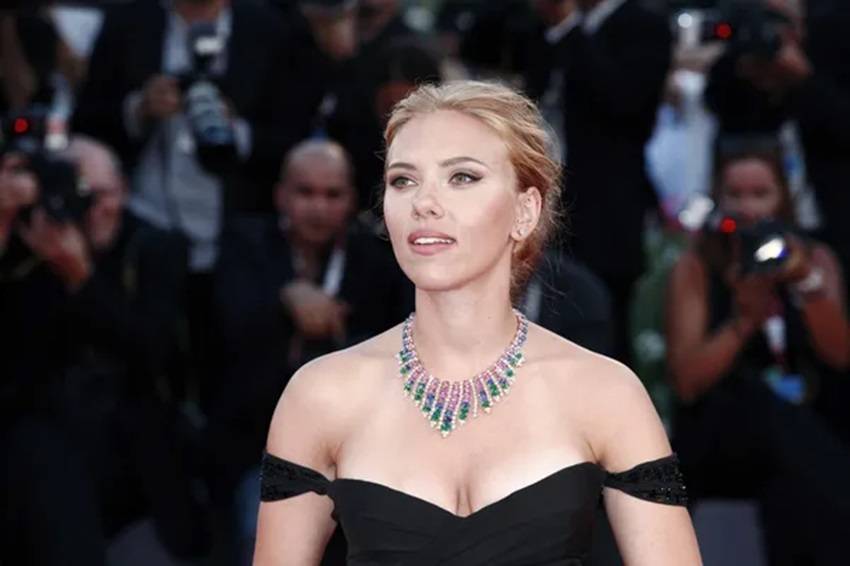 Scarlett Johansson Hollywood Icon Allure Spotlight